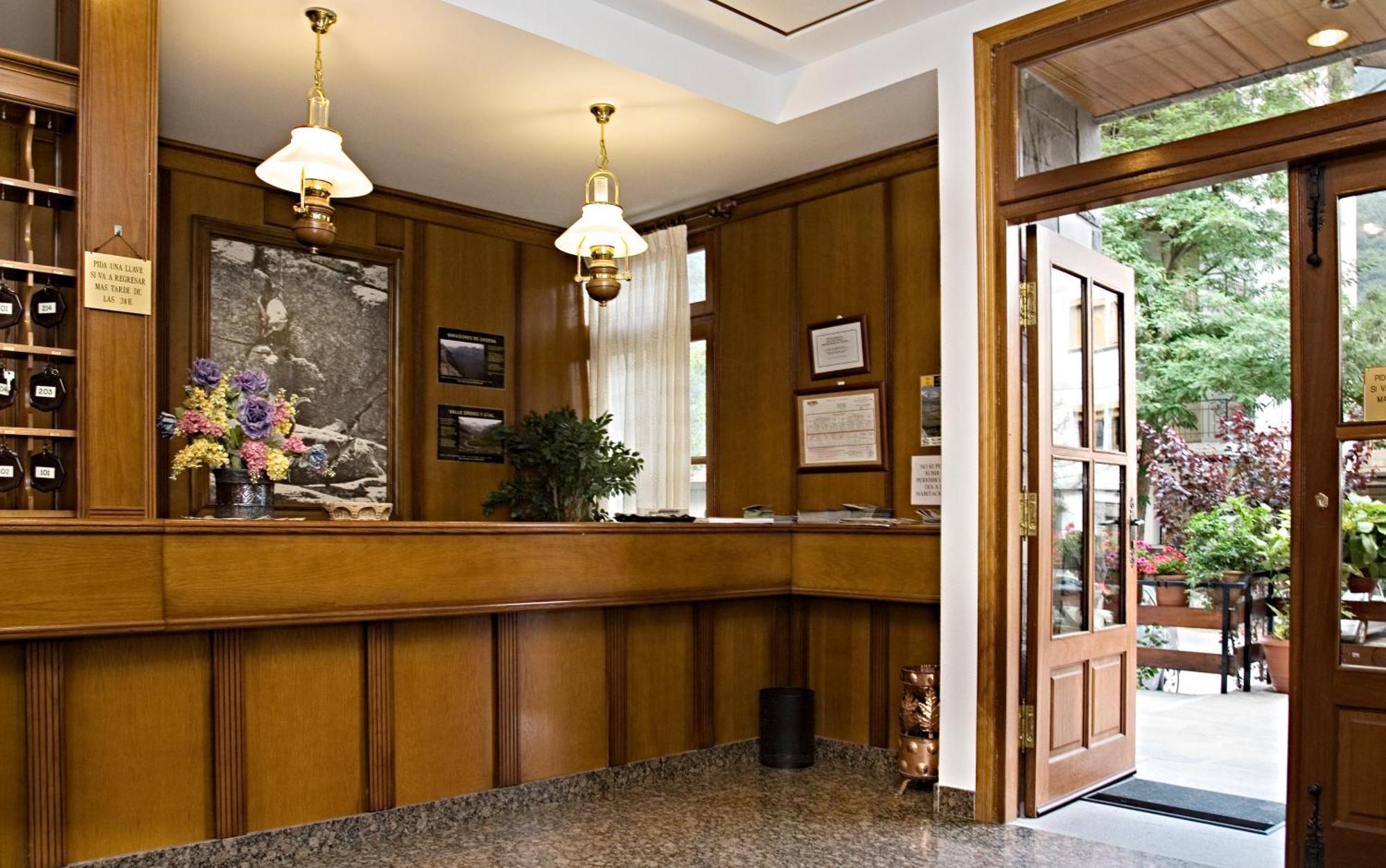 ברוטו Hotel Latre מראה חיצוני תמונה